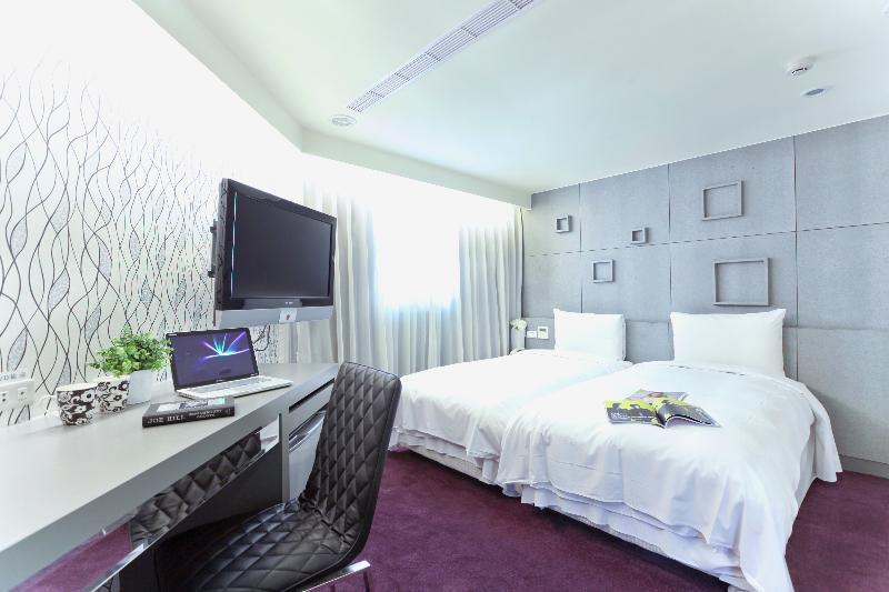 The Longstay Hotel Taipei Exterior photo