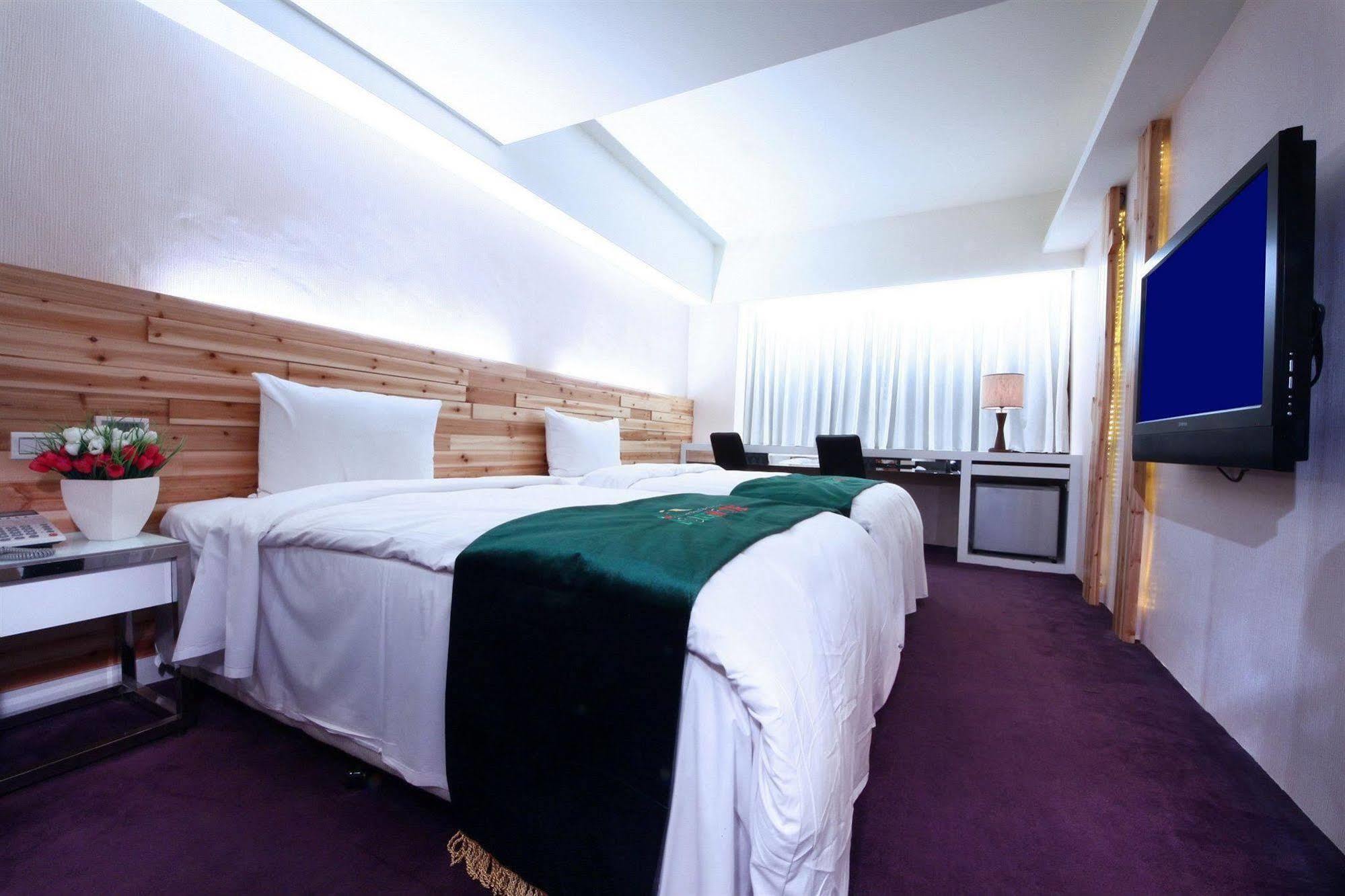 The Longstay Hotel Taipei Exterior photo