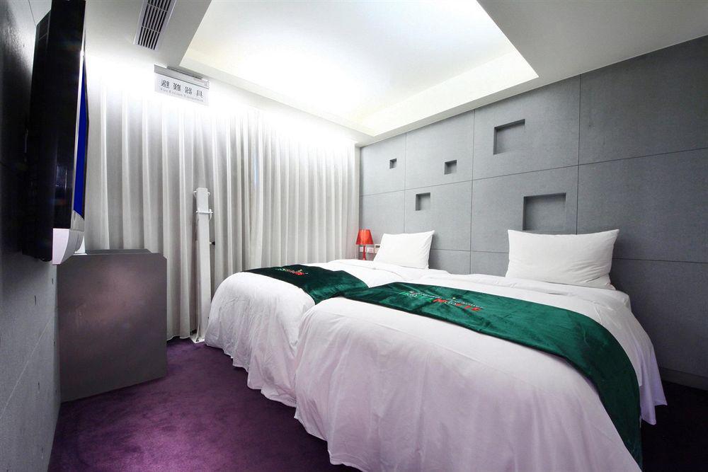 The Longstay Hotel Taipei Exterior photo